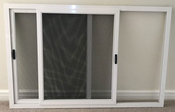 Horizontal sliding insect screen