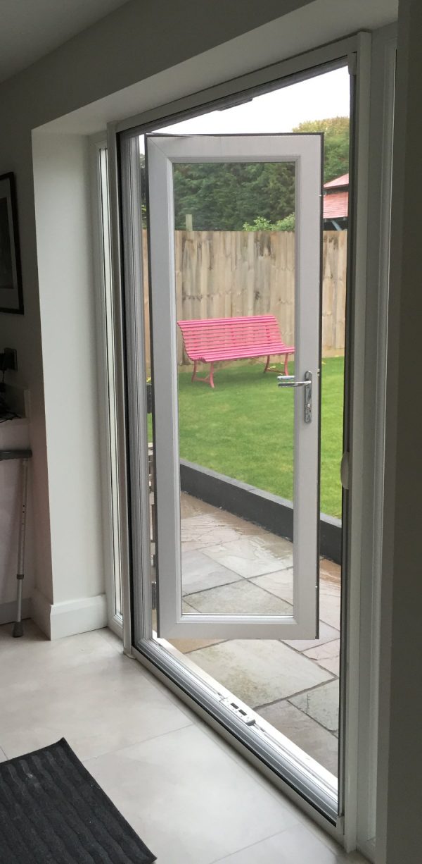 Single retractable insect screen door